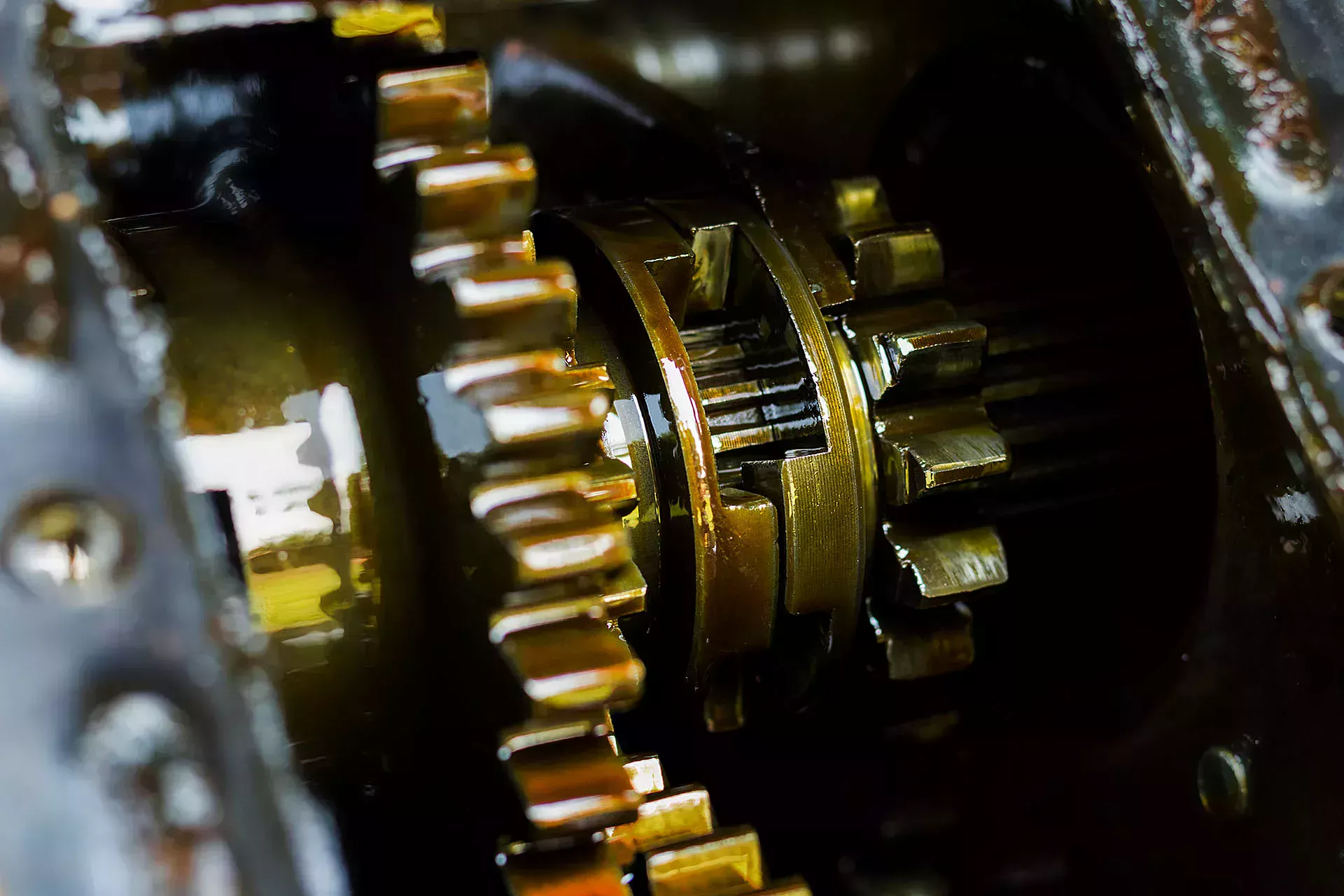 Lubricating oil in the gearbox