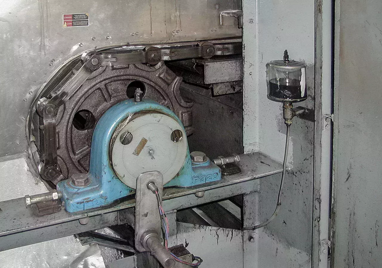 Gear wheels that rub against each other