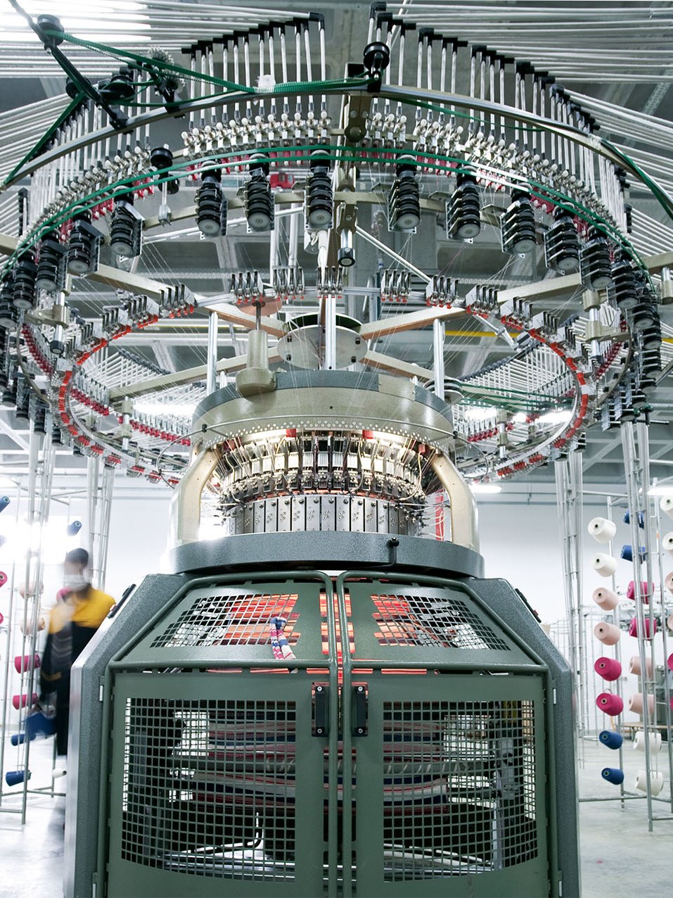 Needle oil and sinker oil for knitting machines