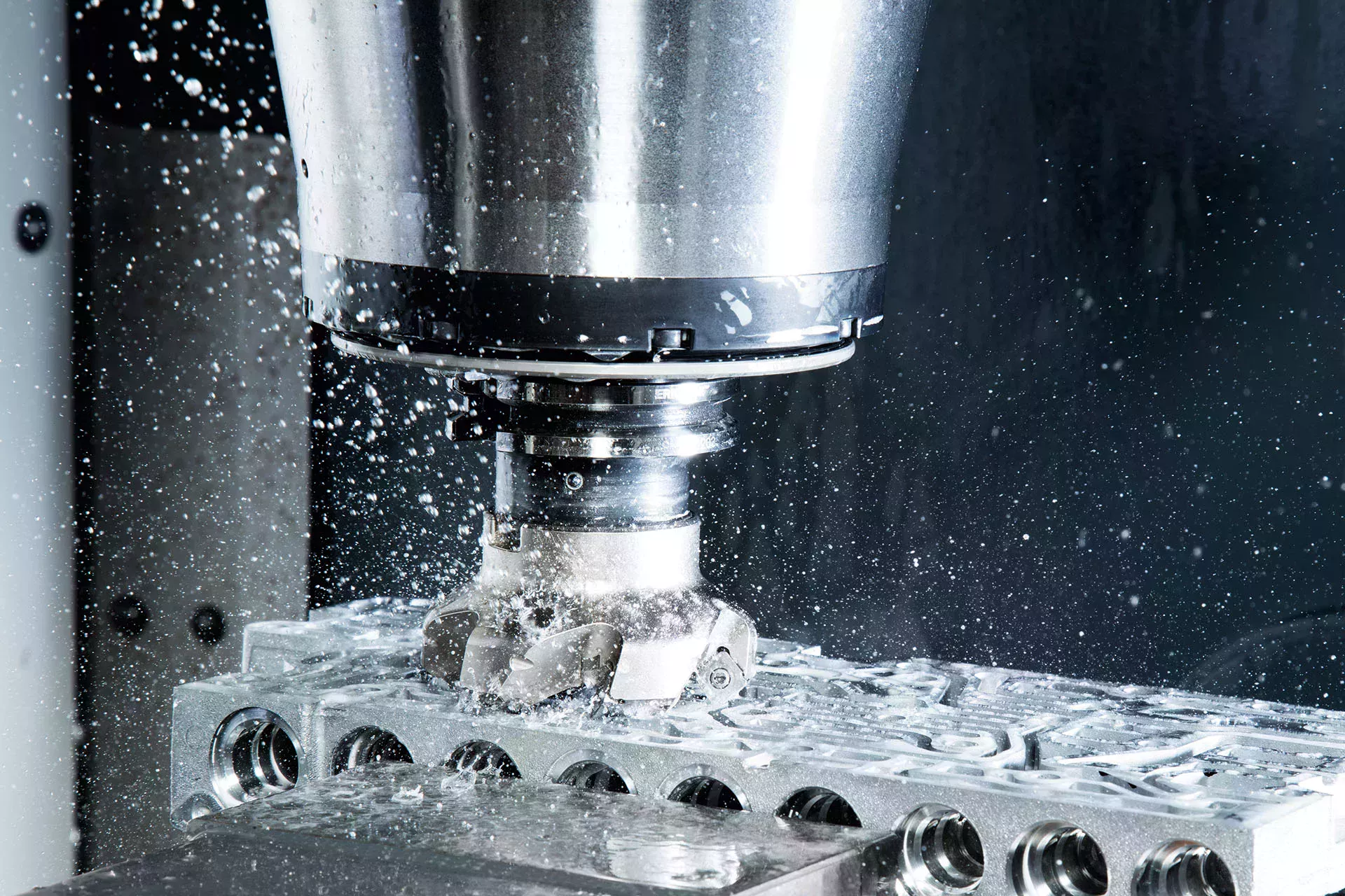 Metal milling cutter with cooling lubricant